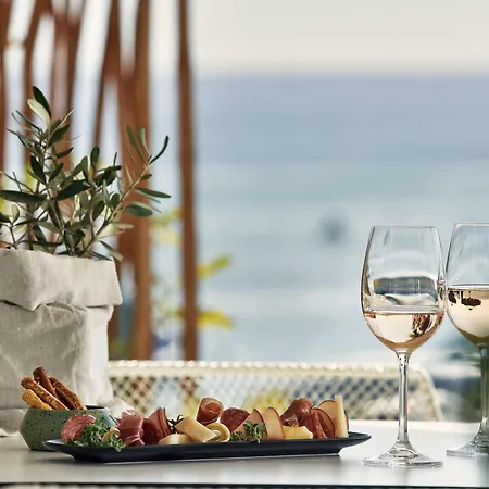 Icon By The Sea Hotel *