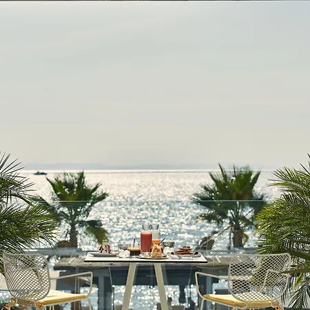 מלון Icon By The Sea *
