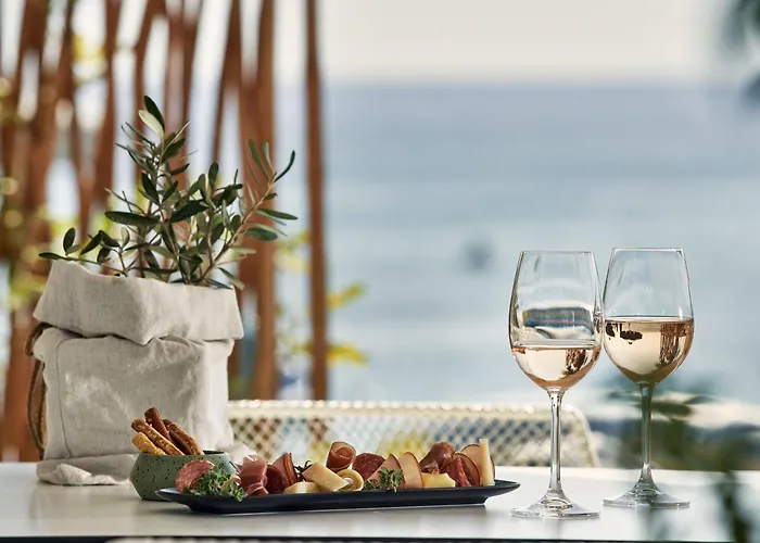 Icon By The Sea Otel *