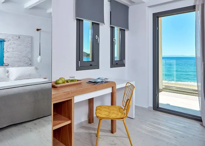 Icon By The Sea Otel Potos