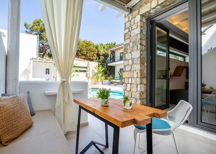 Otel Icon By The Sea