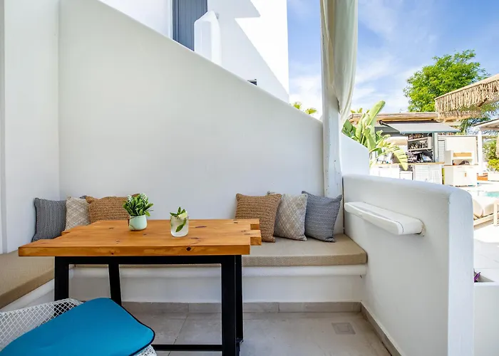 Icon By The Sea Otel Potos